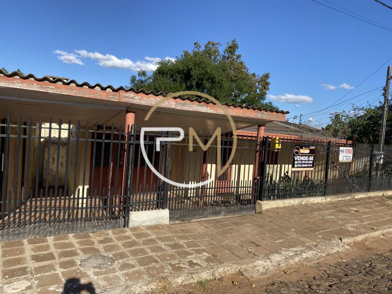 Casa com 2 quartos, 65m², à venda