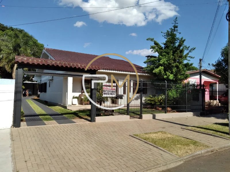 Casa com 3 quartos, 210m², à venda